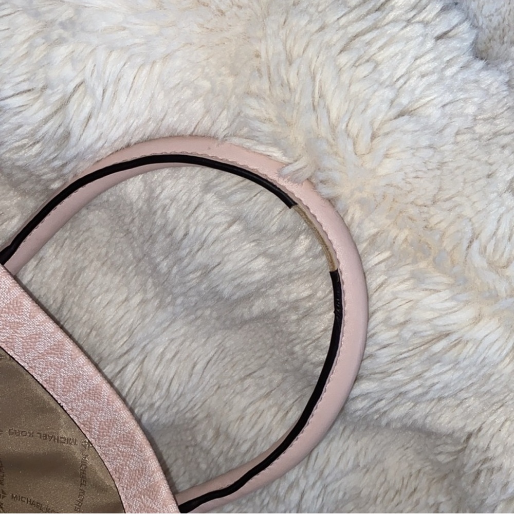 MICHEAL KORS MONOGRAM TOTE - Picture 8 of 12